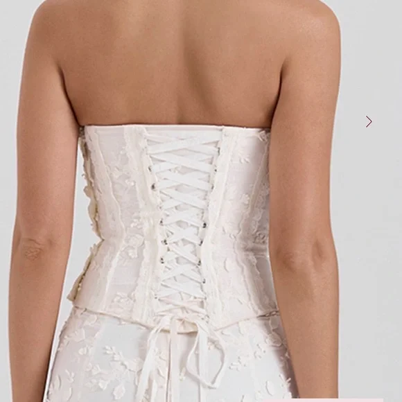 ❌SOLD❌ House of CB Dakota Vintage Ivory Embroidered Strapless Corset - Picture 4 of 13